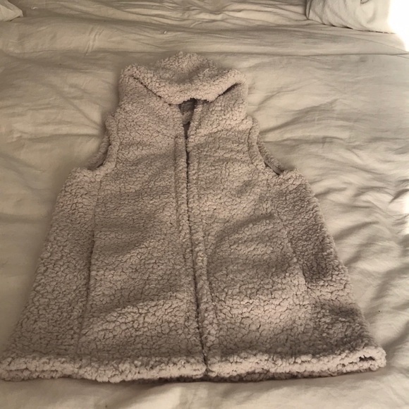 Soft HoodedTeddy Vest NWOT - Picture 4 of 5